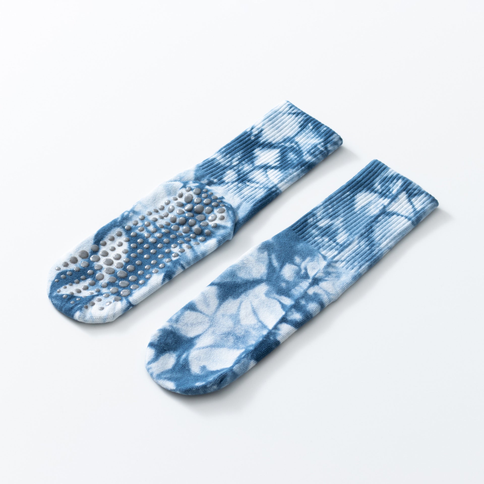 Yogcsde | Women’s Autumn & Winter Tie-Dyed Maple Leaf Yoga Socks – Colorful Design for Indoor Pilates & Fitness