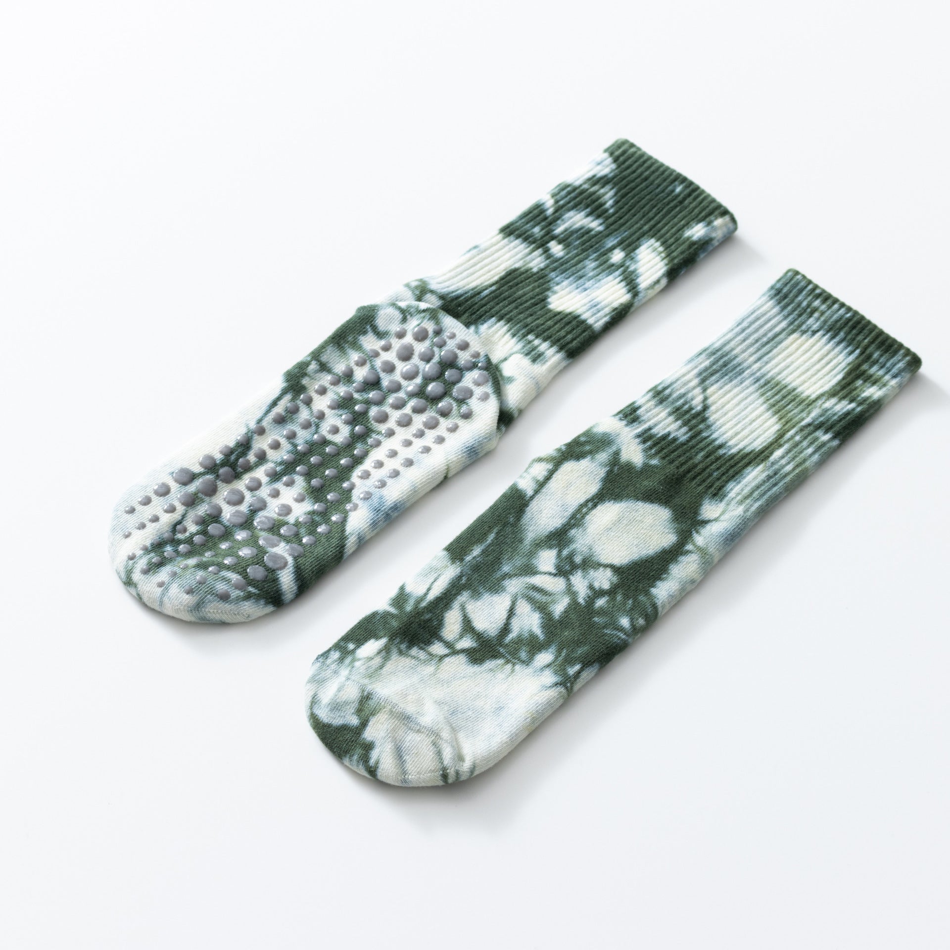 Yogcsde | Women’s Autumn & Winter Tie-Dyed Maple Leaf Yoga Socks – Colorful Design for Indoor Pilates & Fitness