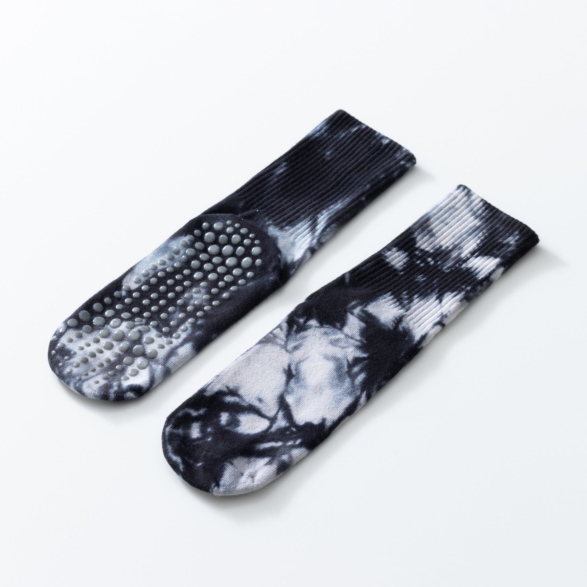 Yogcsde | Women’s Autumn & Winter Tie-Dyed Maple Leaf Yoga Socks – Colorful Design for Indoor Pilates & Fitness